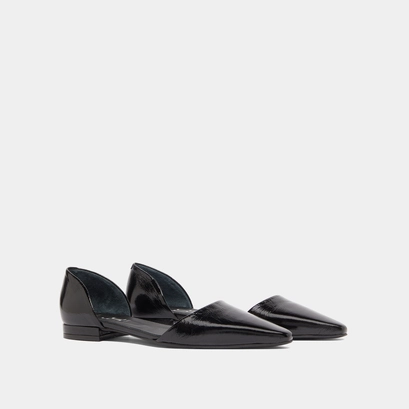 Ballet flats with pointed toes in black shiny leather | REVIEW
