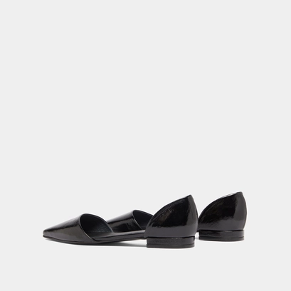 Ballet flats with pointed toes in black shiny leather | REVIEW
