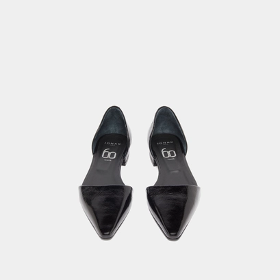 Ballet flats with pointed toes in black shiny leather | REVIEW