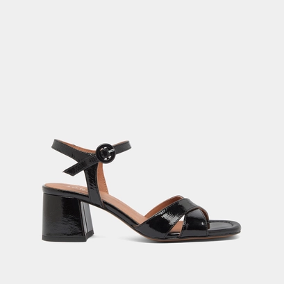 Heeled sandals in black pleated varnish | briella