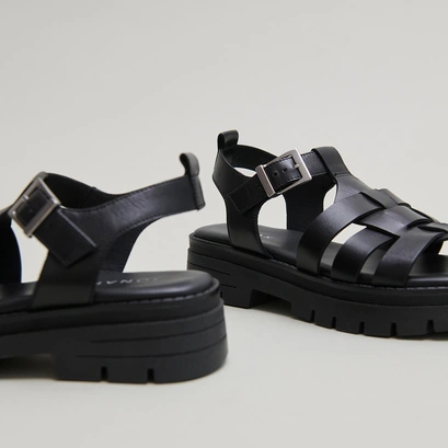Sandals with notched soles in black leather | anastasia