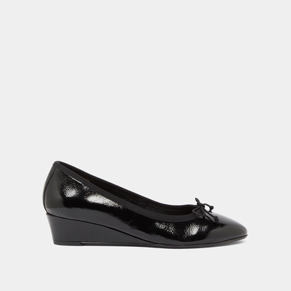 Wedge ballerinas in black pleated varnish | airelle