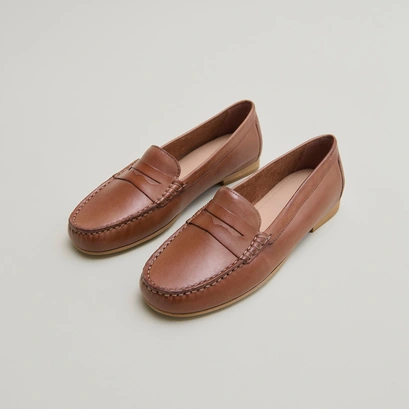 Loafers with topstitching in cognac leather | greg