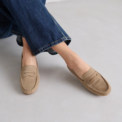 Ruched loafers in beige velvet | antonia