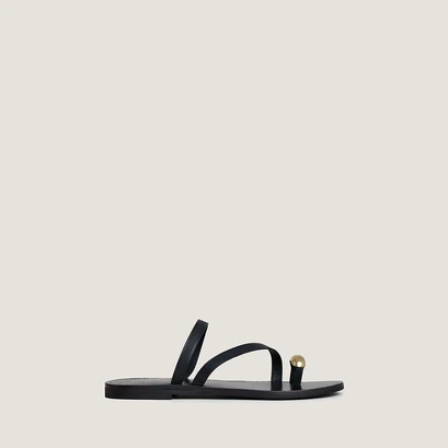 Sandals with slender straps and gold details in black leather | wife