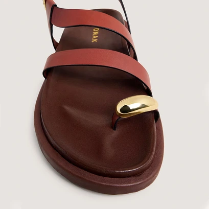 Sandals with gold details in cognac leather | WEPS
