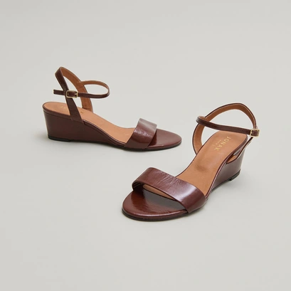 Wedge sandals in dark brown shiny leather | agrume