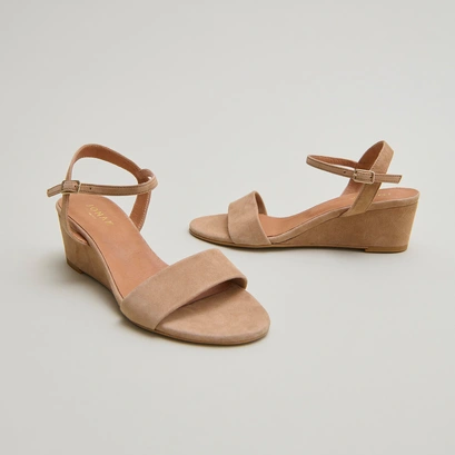 Wedge sandals camel