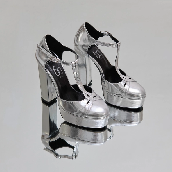 Heeled T-bar and platforms in silver metallic leather | REWIND
