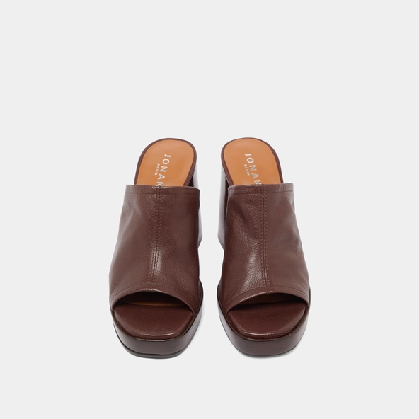 Heeled mules in brown leather | BAYA