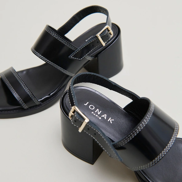 Heeled sandals in black glazed leather | BLONDINE