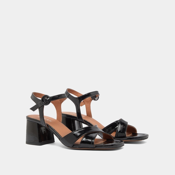 Heeled sandals in black pleated varnish | BRIELLA
