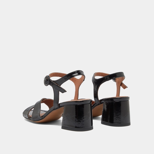 Heeled sandals in black pleated varnish | BRIELLA