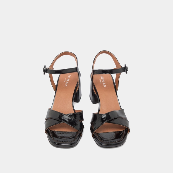 Heeled sandals in black pleated varnish | BRIELLA