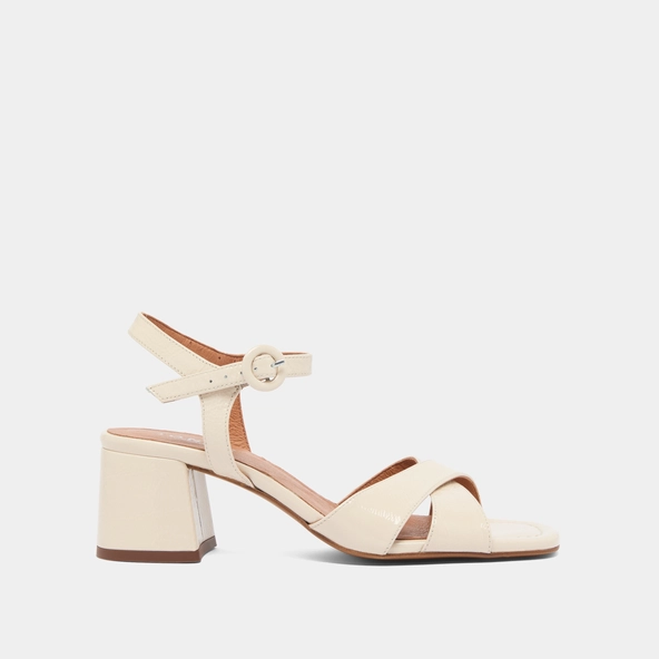 Heeled sandals in ecru pleated varnish | BRIELLA