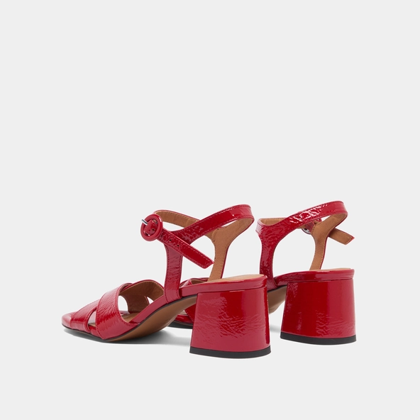 Heeled sandals in red pleated varnish | BRIELLA