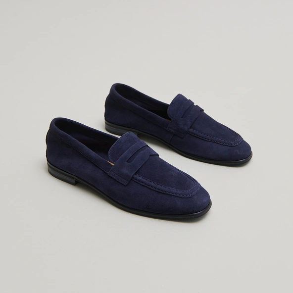 Loafers with flat heels and rounded toes in navy velvet | ACA