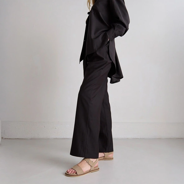 Strappy sandals with open toe in beige velvet | ACCO