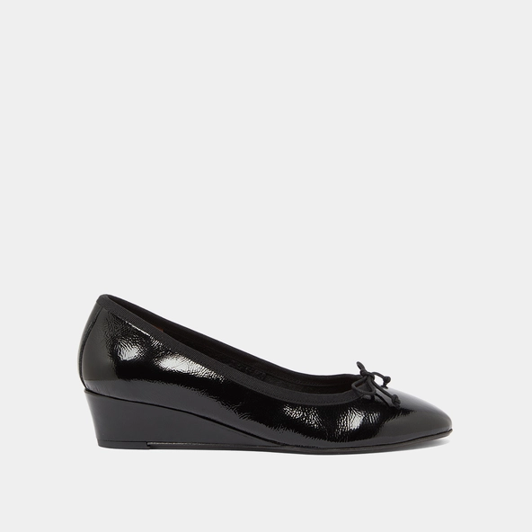Wedge ballerinas in black pleated varnish | AIRELLE