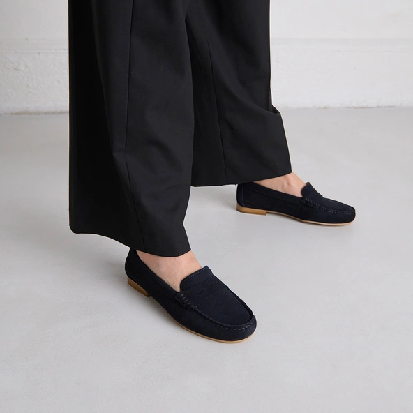 Loafers with topstitching in navy crust | GREG