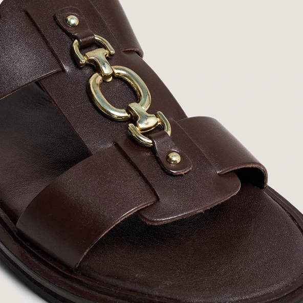 Mules with golden bits in dark brown leather | DOP