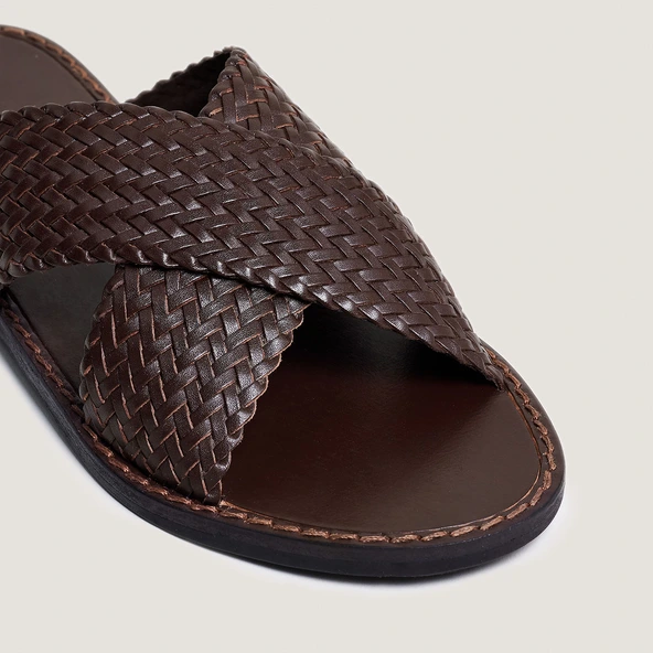 Plagettes with wide criss-cross straps in dark brown leather | WITCH