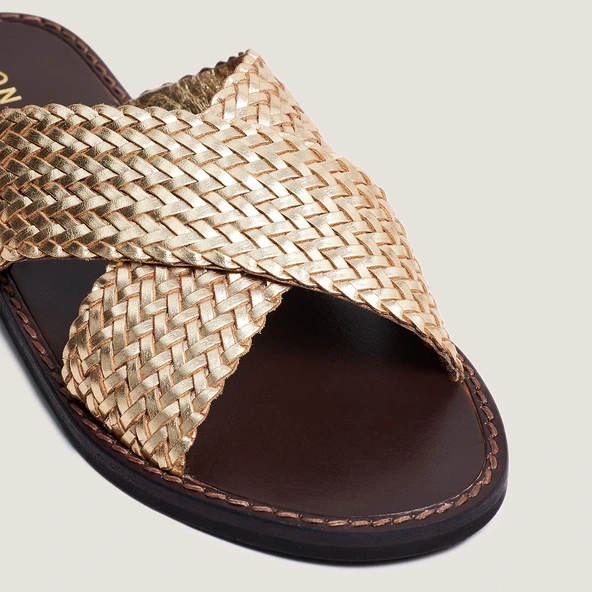 Plagettes with wide criss-cross straps in gold leather | WITCH