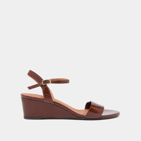 Wedge sandals in dark brown shiny leather | AGRUME