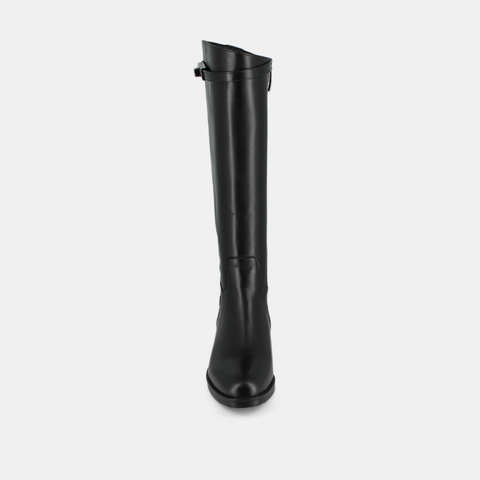 Round-toe boots black