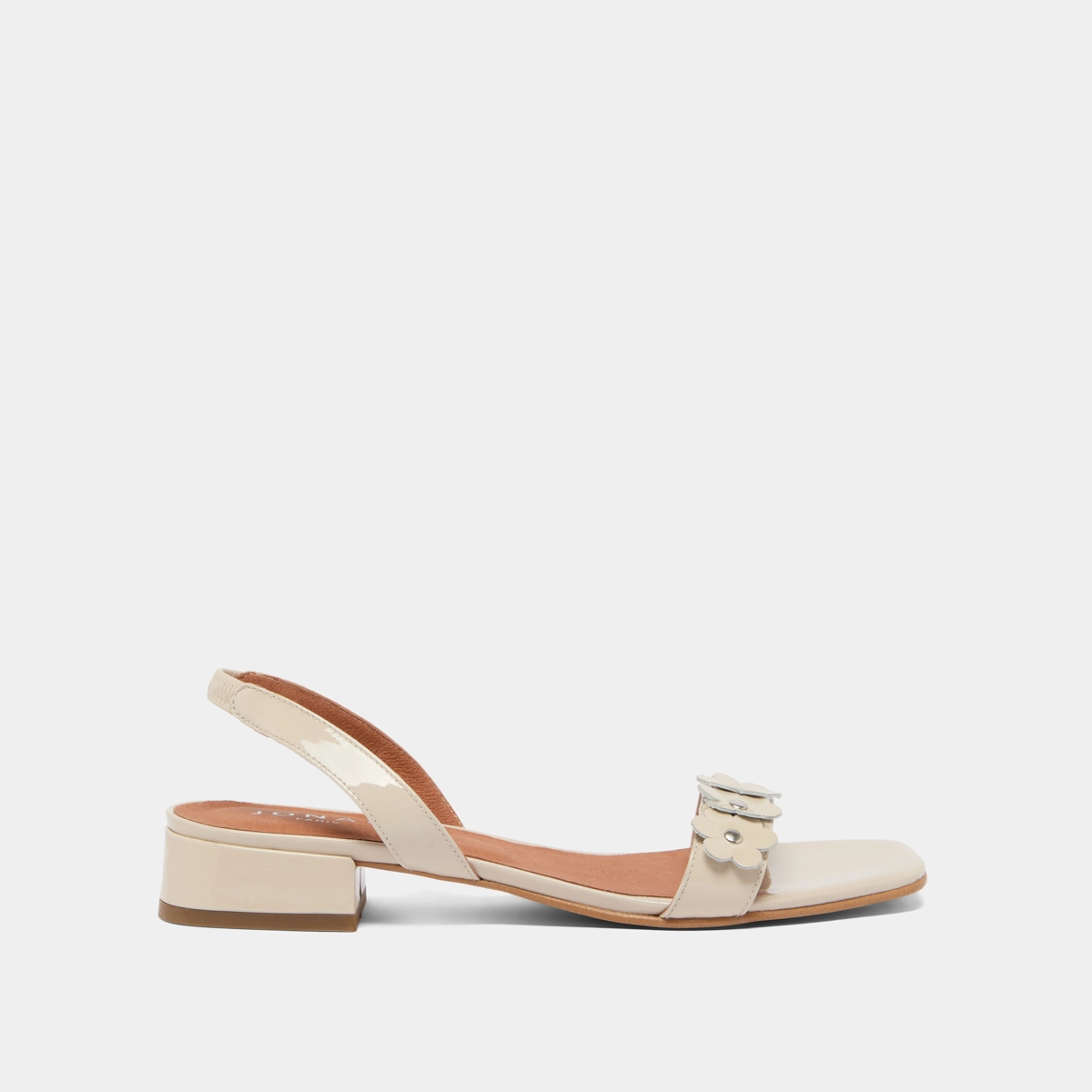 Flower sandals in ecru varnish | ANOUCHKA