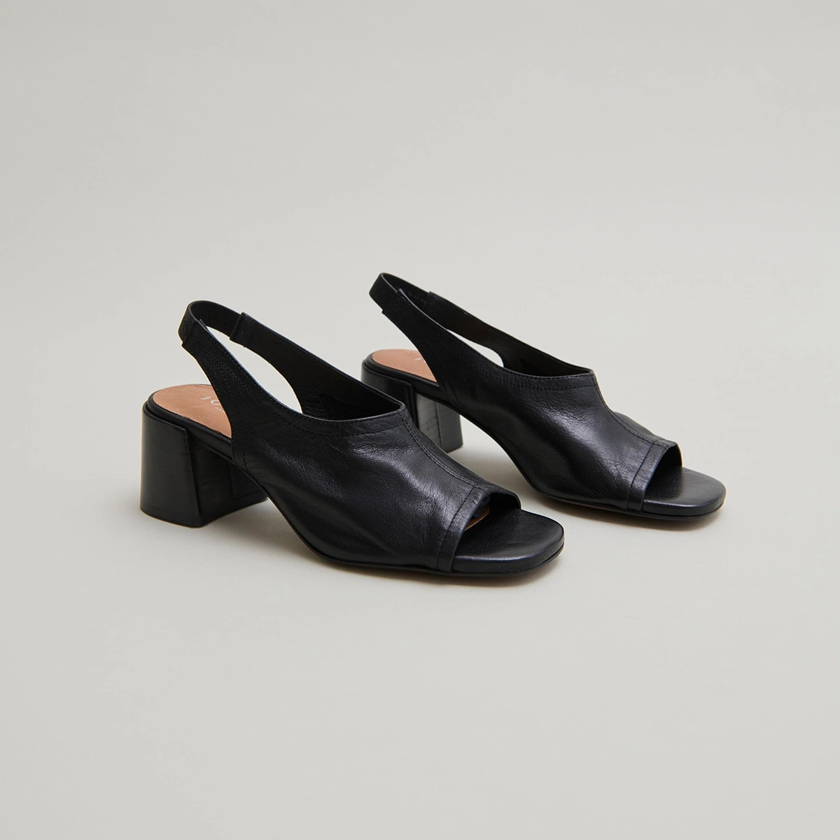 Open-toe sandals in black leather | BROWNIE