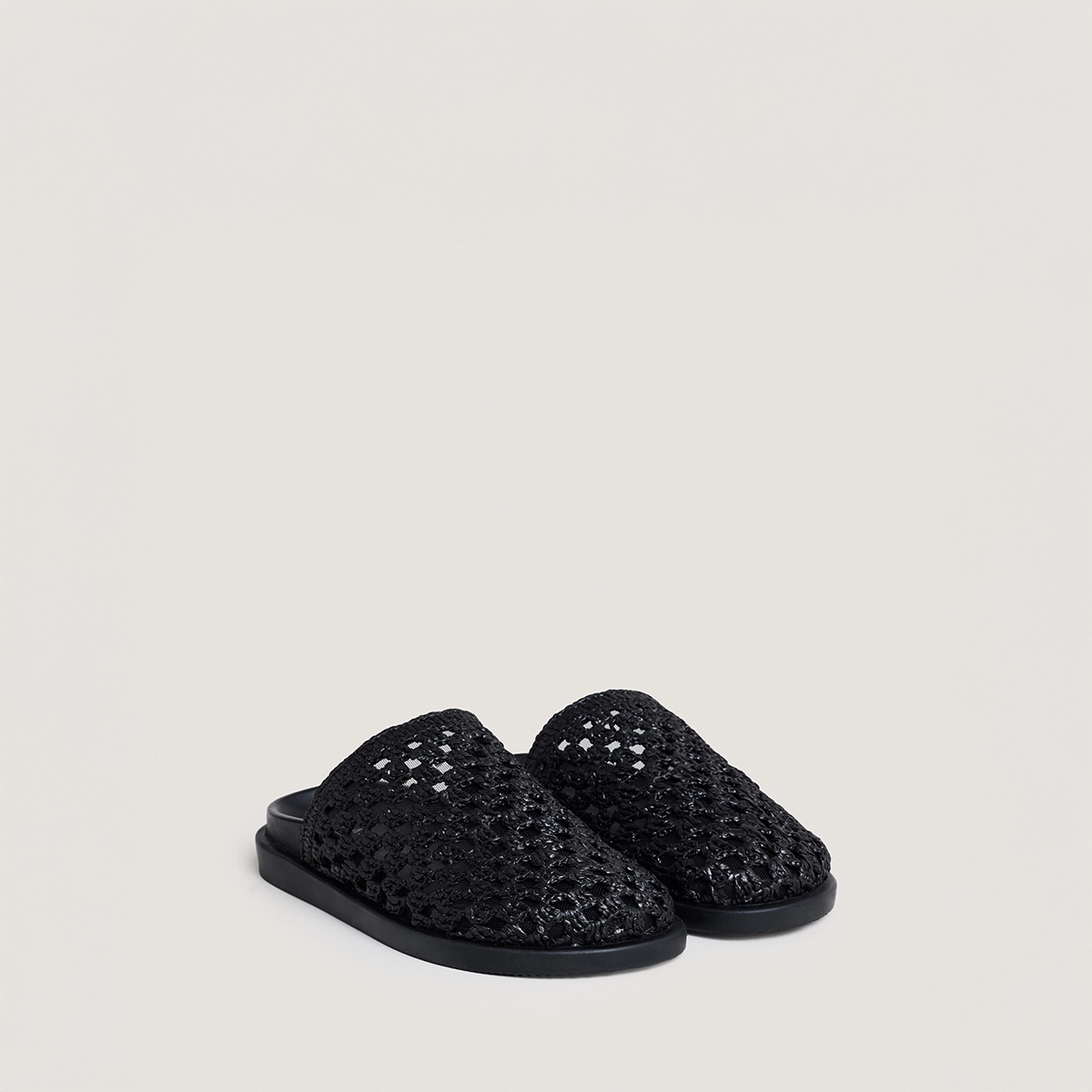 Openwork mules in black raffia | WOLFANG
