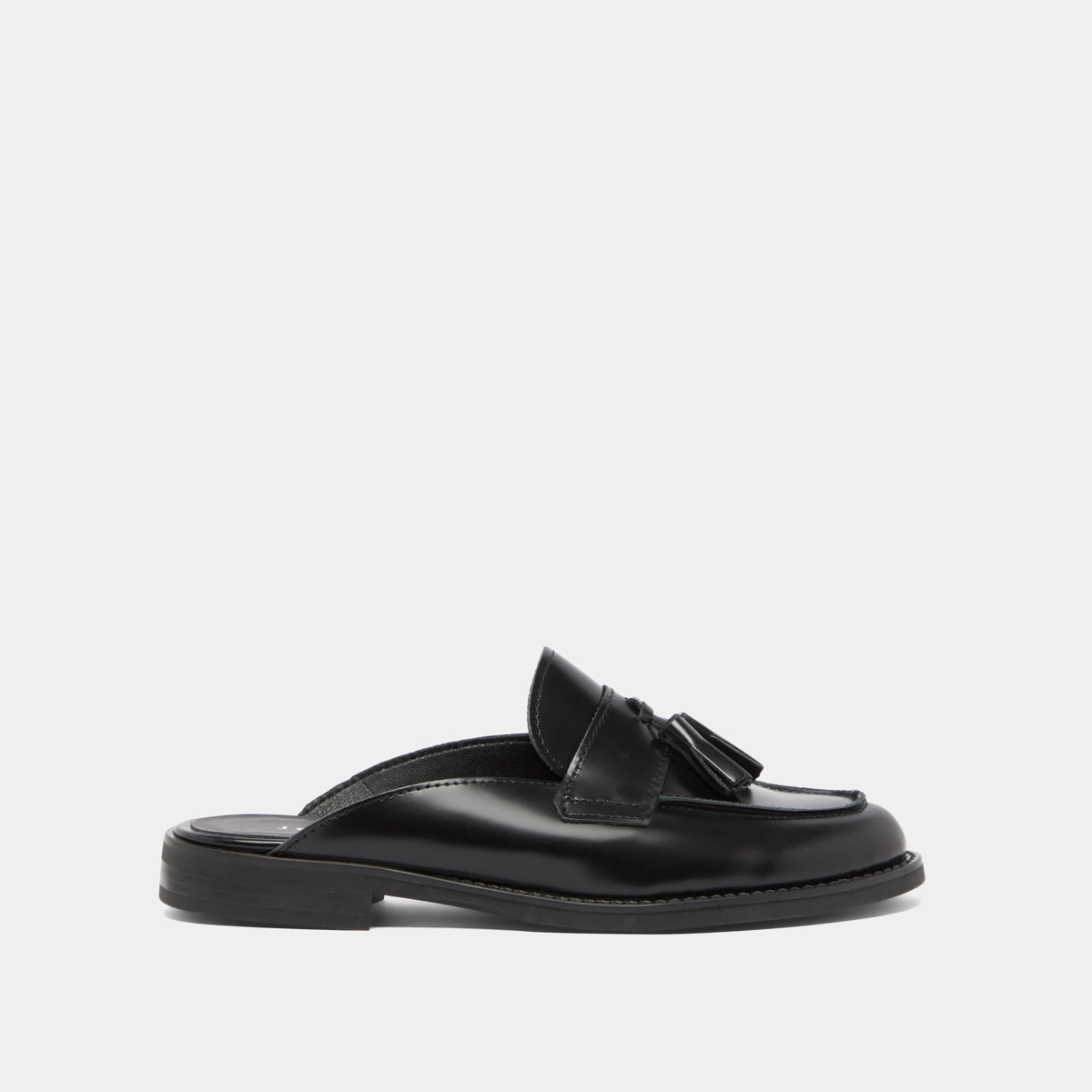 Loafers with tassels and open backs in black glazed leather | NATALY