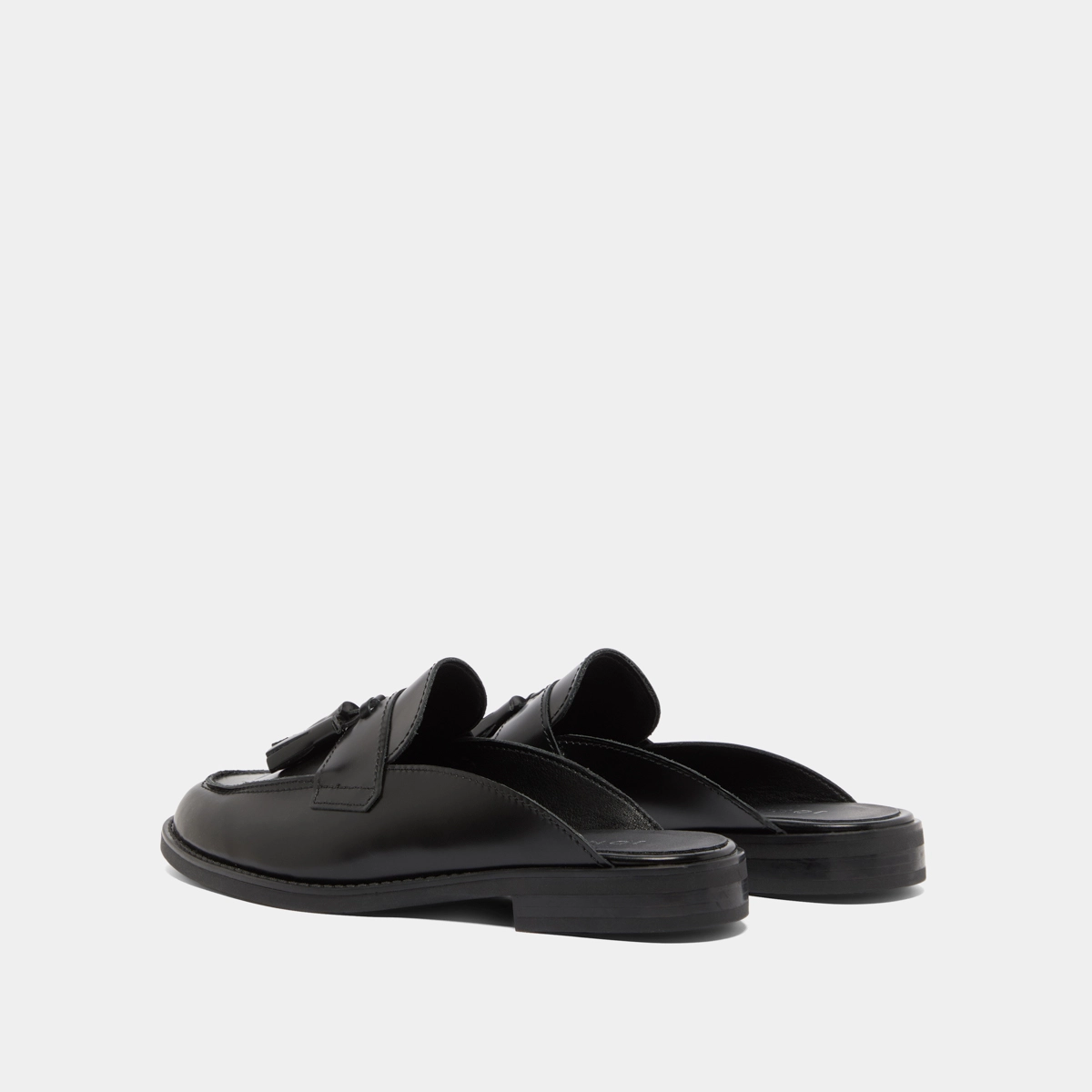 Loafers with tassels and open backs in black glazed leather | NATALY