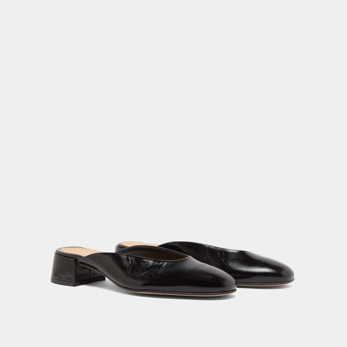 Mules with small heels in black pleated varnish | NINE