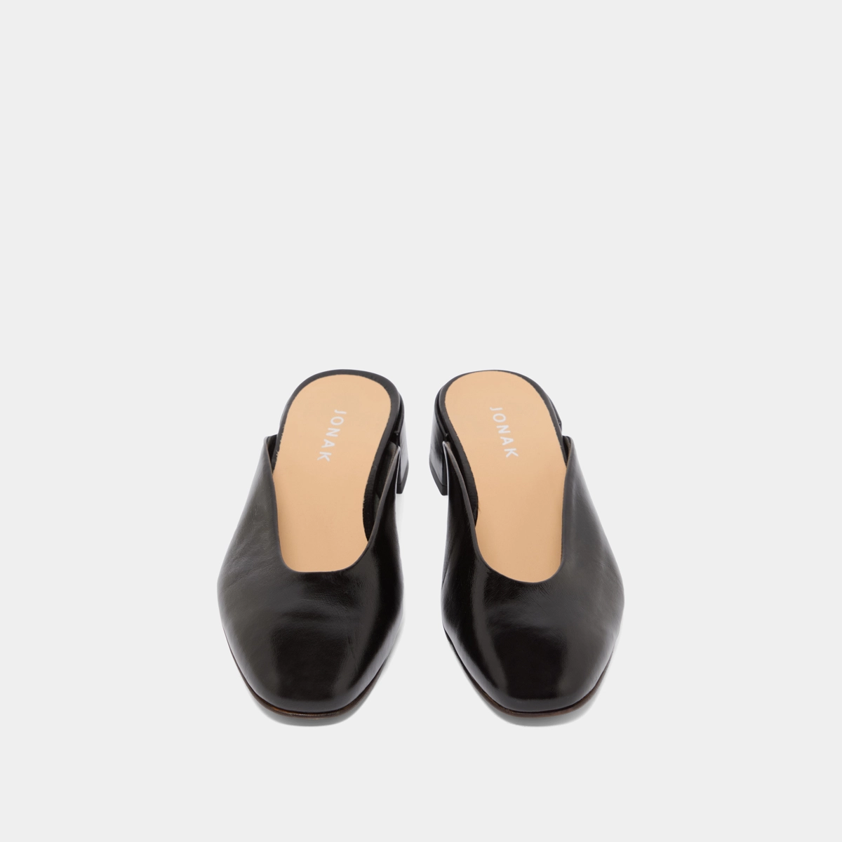 Mules with small heels in black pleated varnish | NINE
