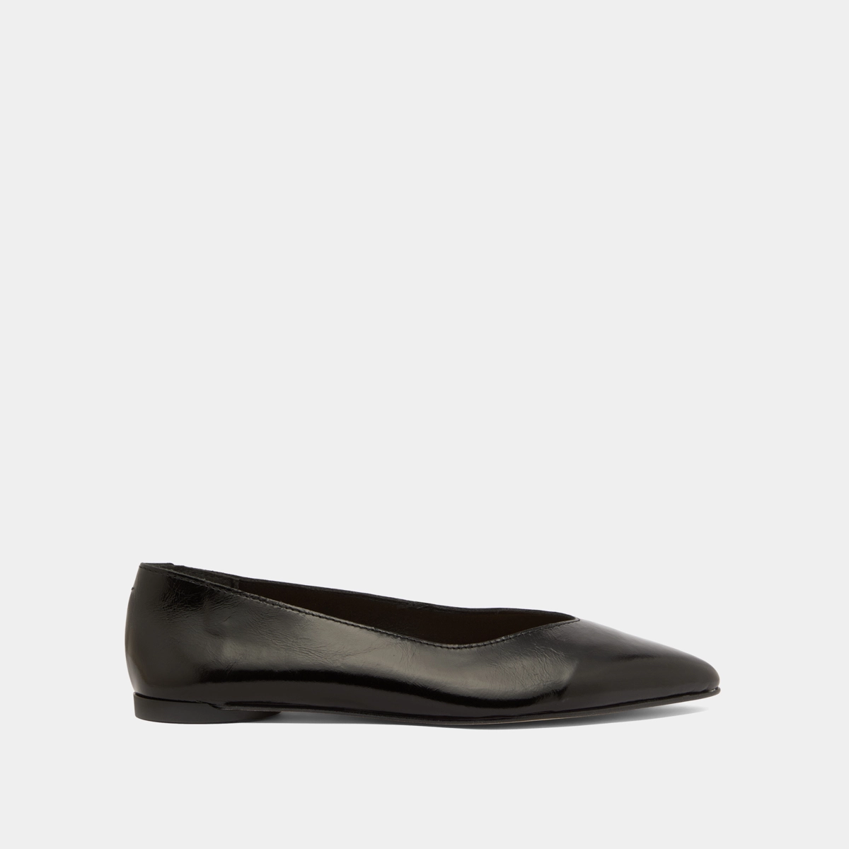 Pointed-toe ballet flats in black pleated varnish | NOEMIE
