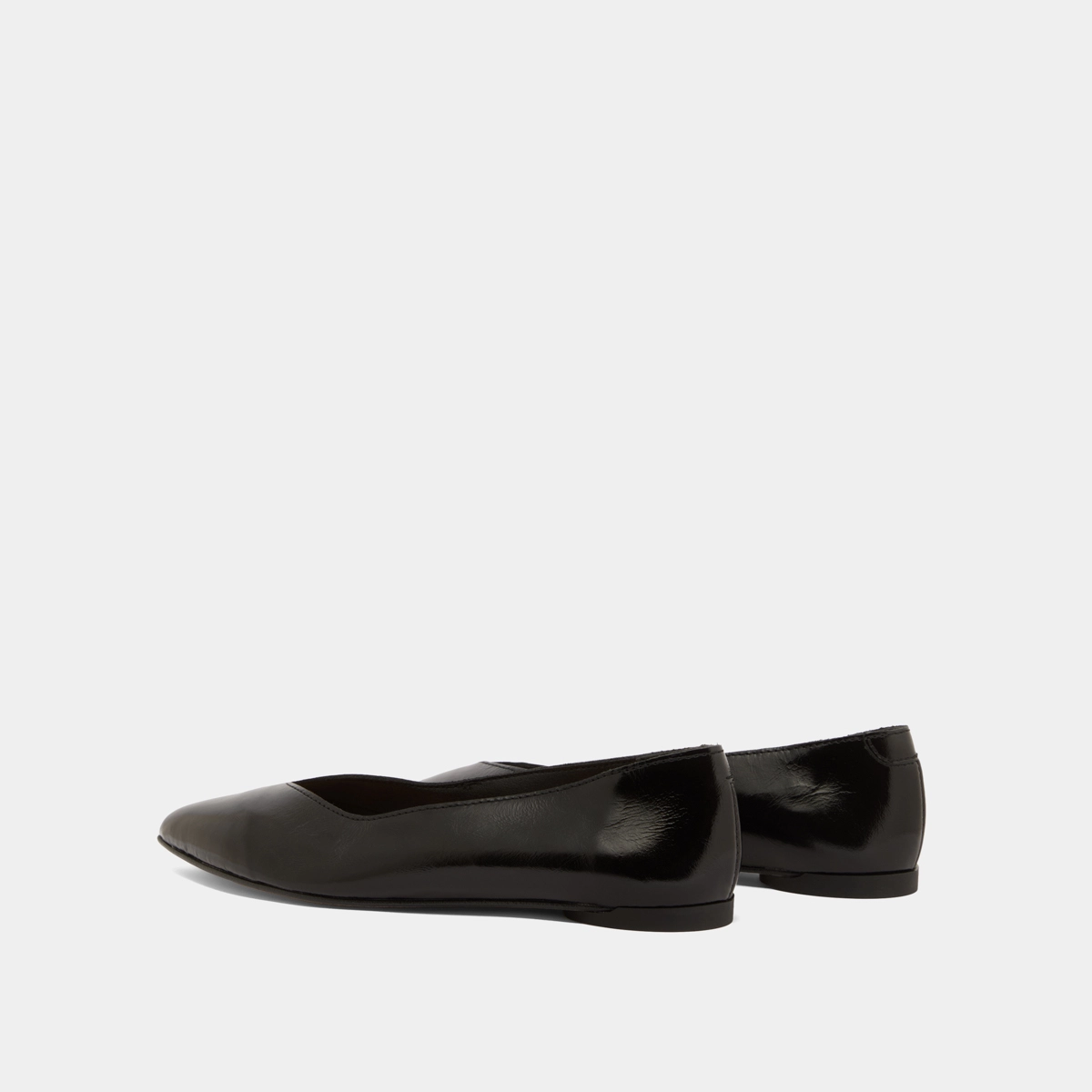 Pointed-toe ballet flats in black pleated varnish | NOEMIE