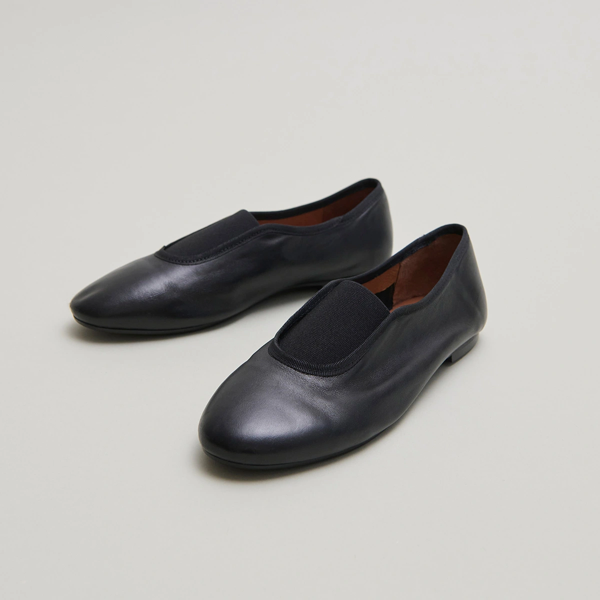 Elastics ballet flats in black leather and black textile | DABO