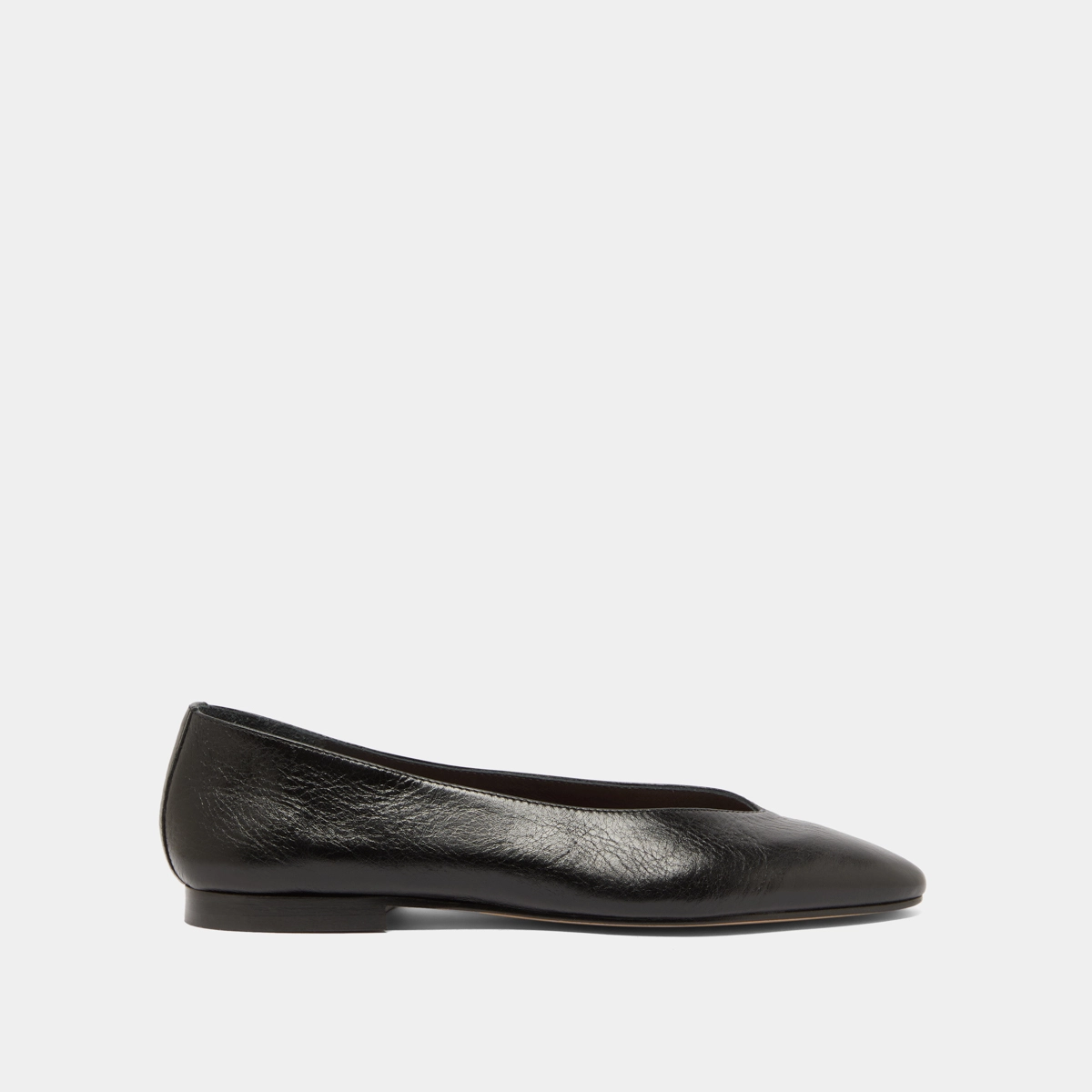 Pointed-toe ballet flats in black distressed leather | DASSUS