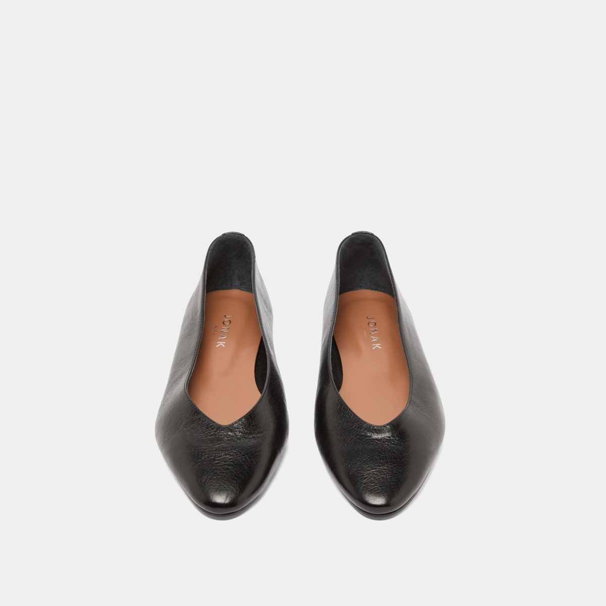 Pointed-toe ballet flats in black distressed leather | DASSUS