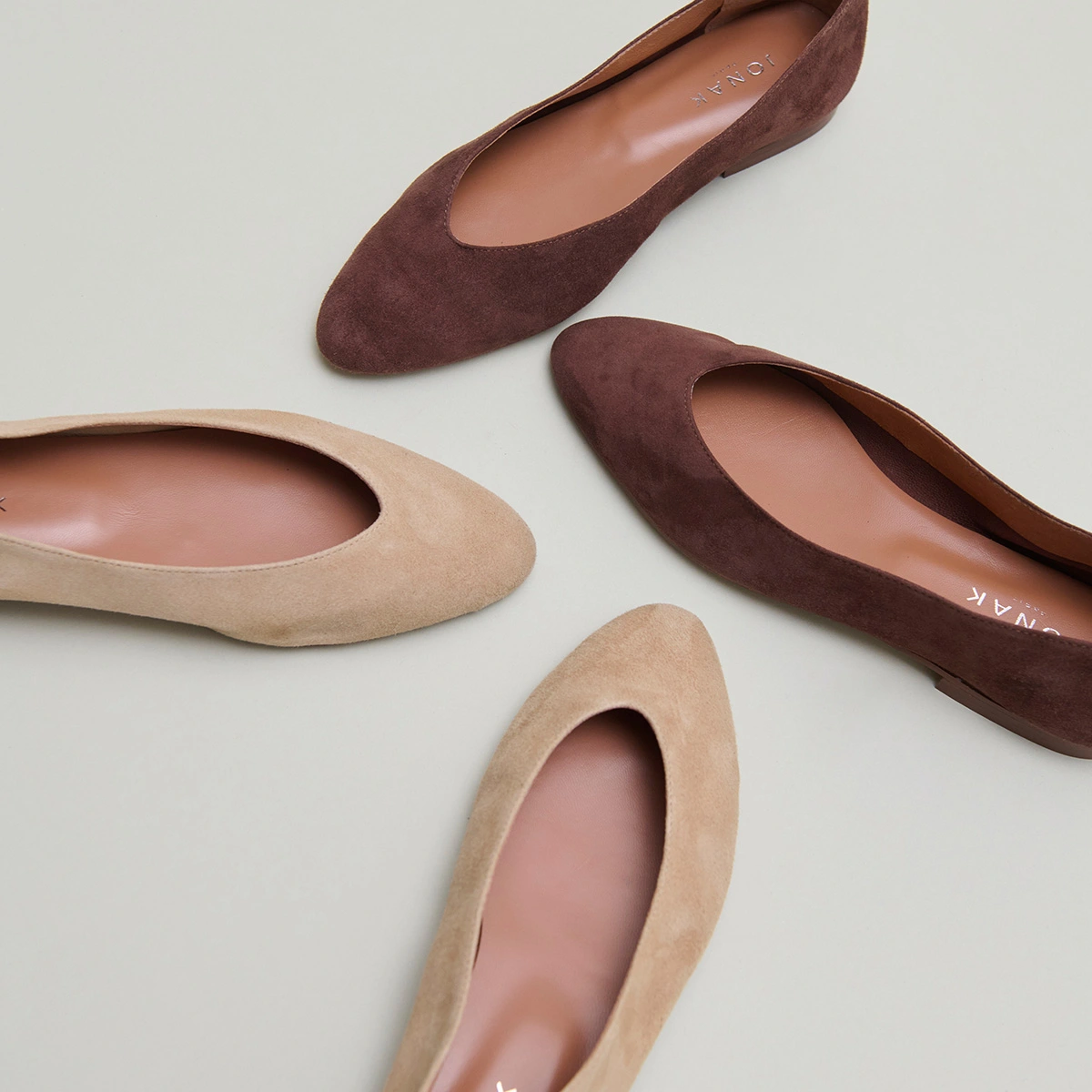 Pointed-toe ballet flats in camel velvet | DASSUS