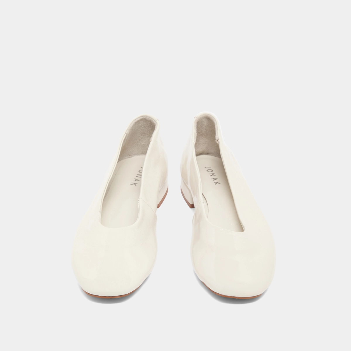 Ballet flats with small heels in ecru pleated varnish | LEA
