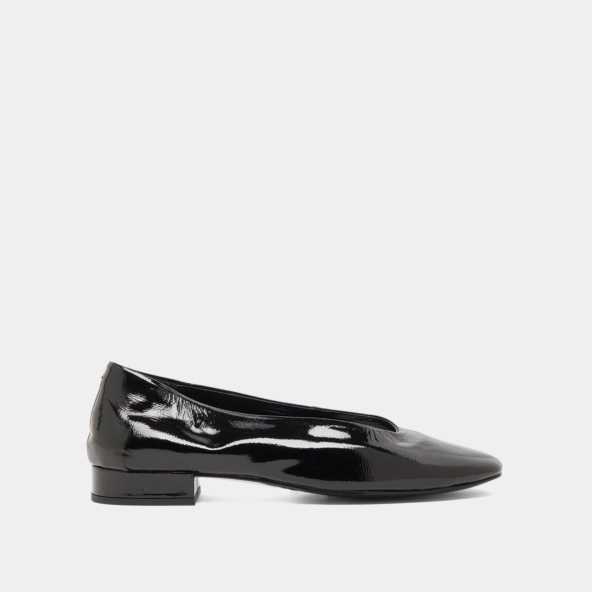 Ballet flats with small heels in black pleated varnish | LEA