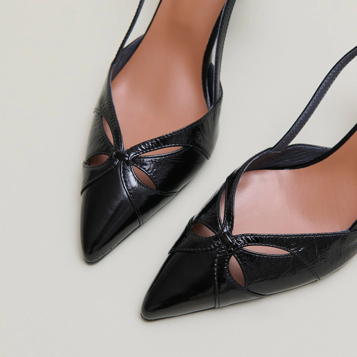 Slingback pumps with pointed toes in black shiny leather | DAMOUR