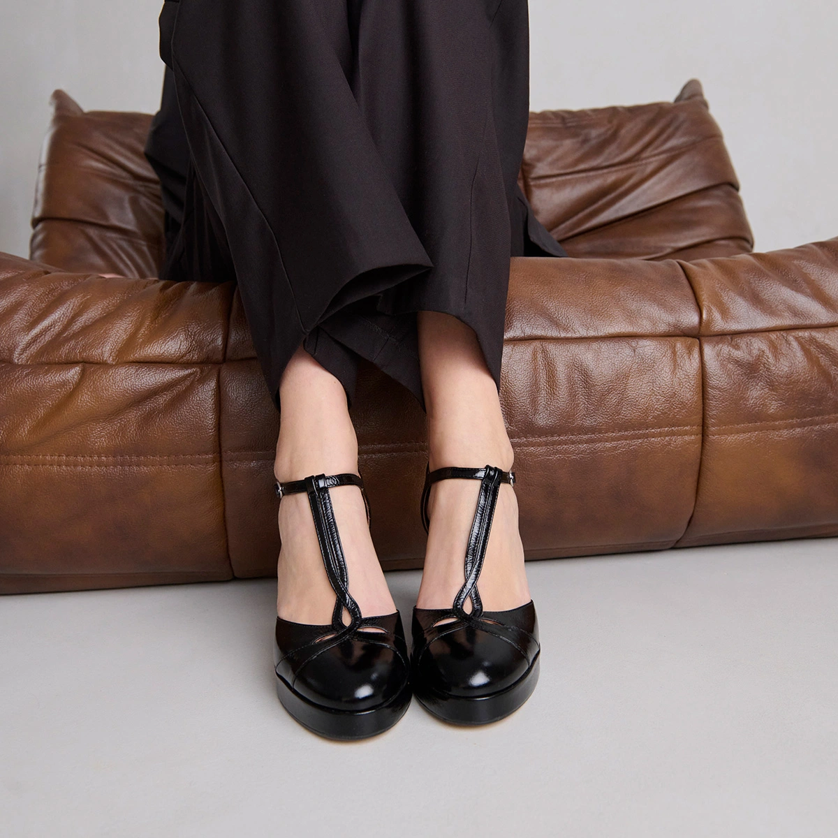 T-bar sandals with heels in black shiny leather | VOLO