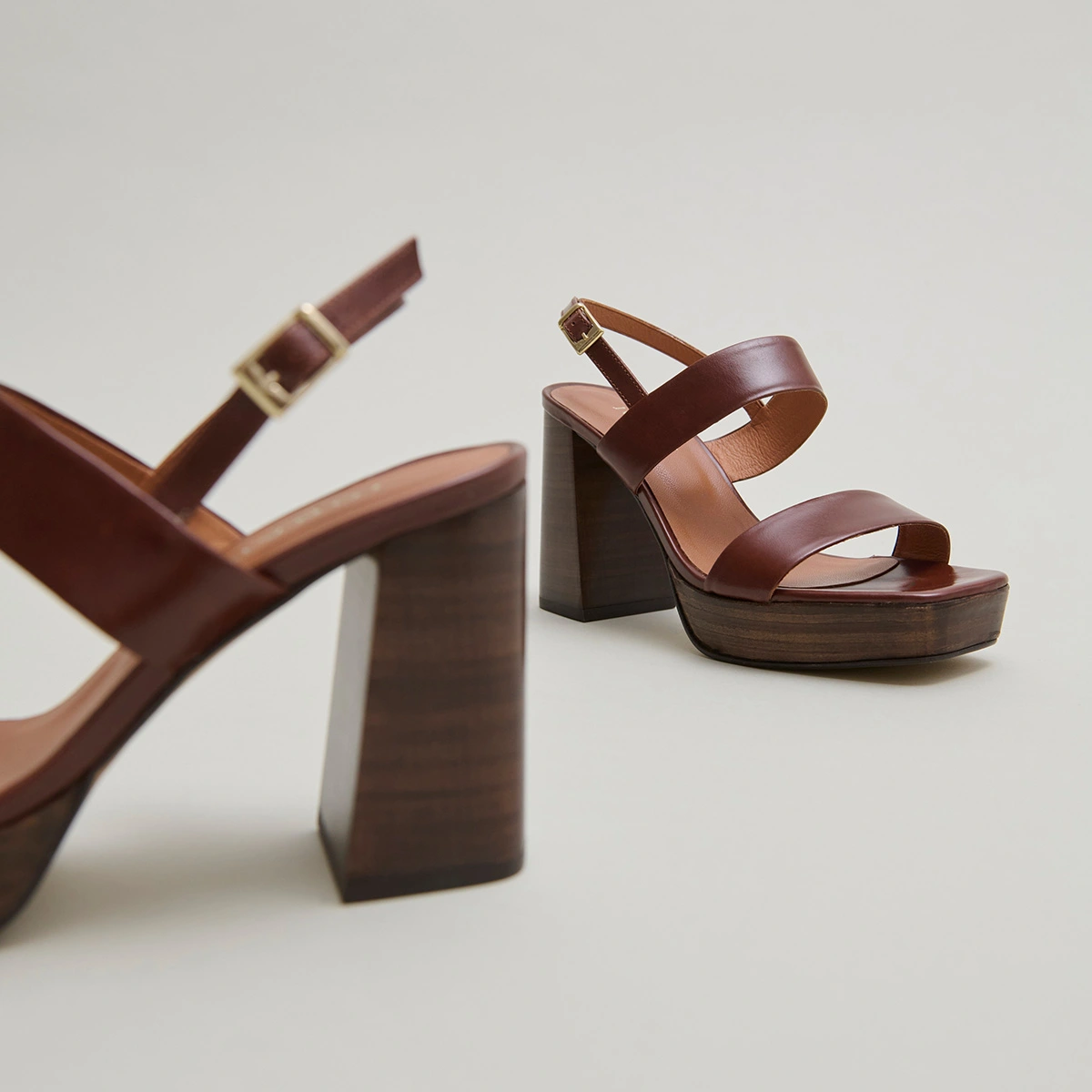 Sandals in brown leather | VERDE
