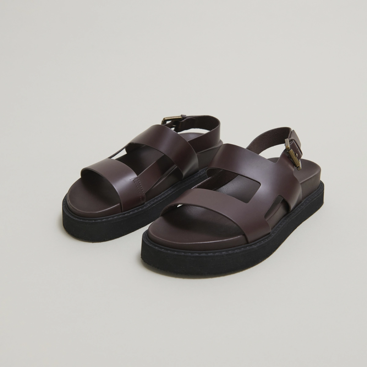Cross-strap sandals in dark brown glazed leather | LAGUNE