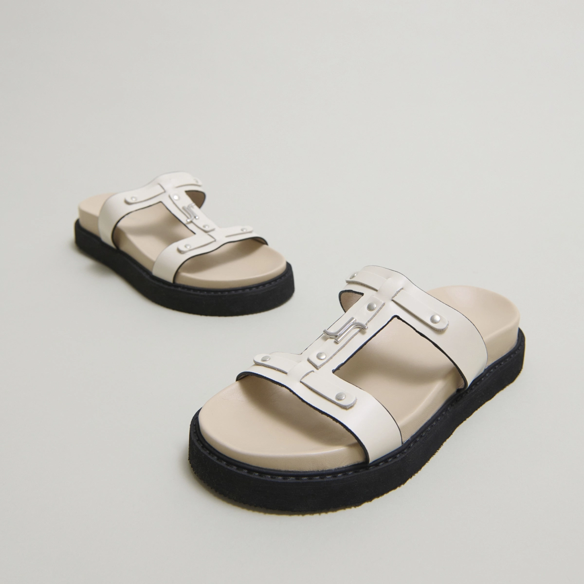Platforms sandals in ecru glazed leather | LUANA