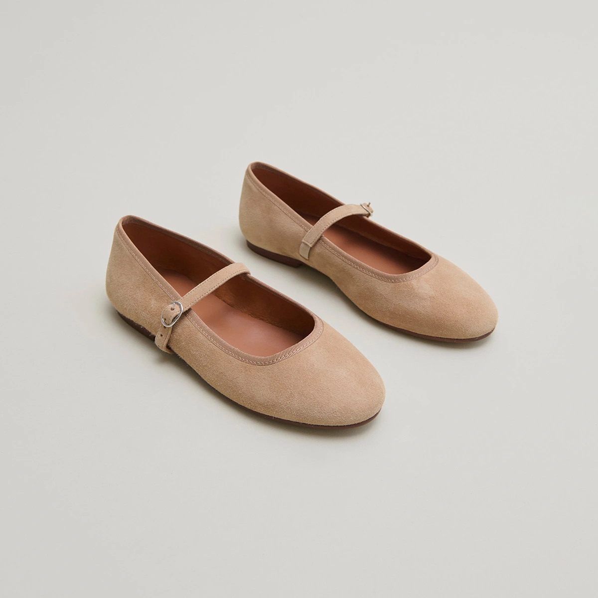 Ballet flats with straps in camel suede | DOUCEUR